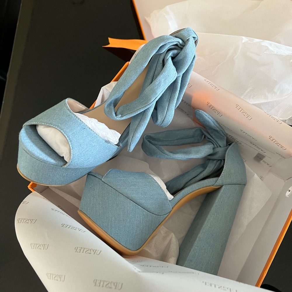 Jean shoes that have never been used. They are too high for me.